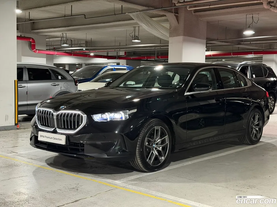BMW 5 Series 530i xDrive 2025 — фото 1, купить с доставкой в Москву