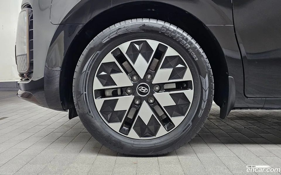 Hyundai Staria 4WD 7 2022 — thumbnail 5
