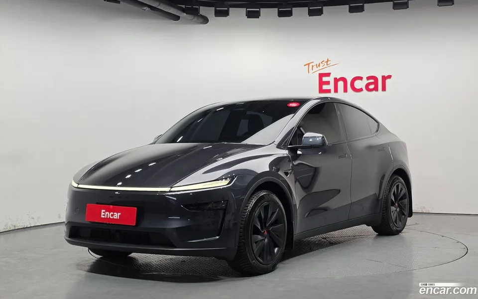 Tesla Model Y AWD 2025 — photo 1, buy with delivery to Moscow