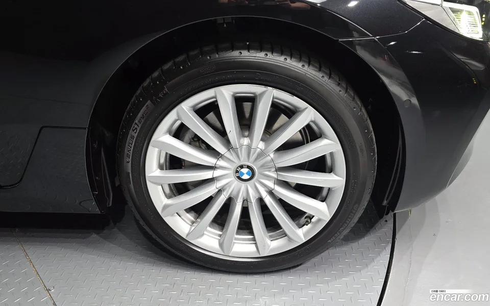 BMW 6 Series GT 630i xDrive 2024 — миниатюра 2