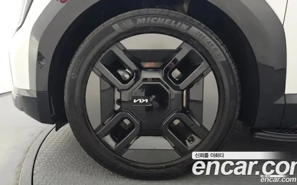 Kia EV9 4WD 2023 — миниатюра 2
