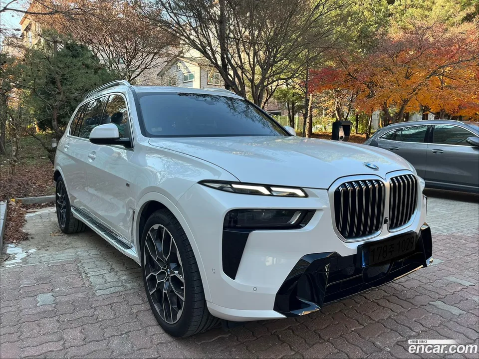 BMW X7 xDrive 40i M 7 2025 — фото 1, купить с доставкой в Москву