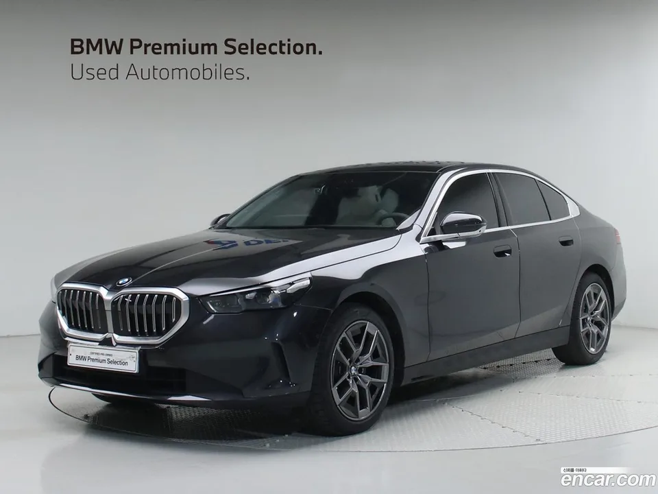 BMW 5 Series 520i 2025 — фото 1, купить с доставкой в Москву