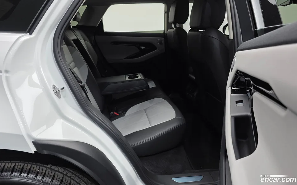 Land Rover Range Rover Evoque P250 SE 2025 — миниатюра 2