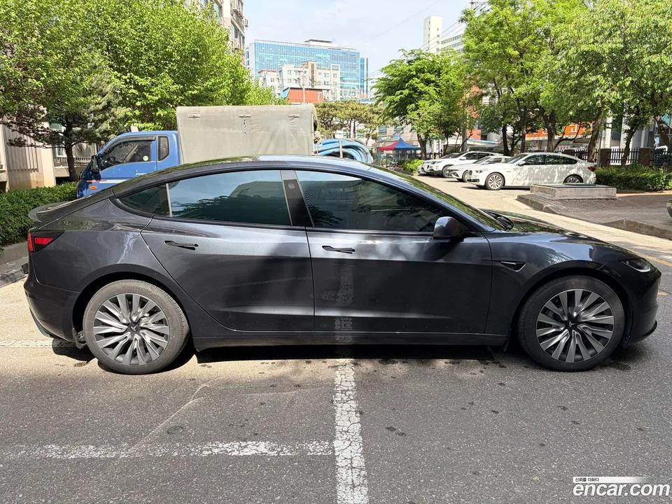 Tesla Model 3 AWD 2024 — миниатюра 2