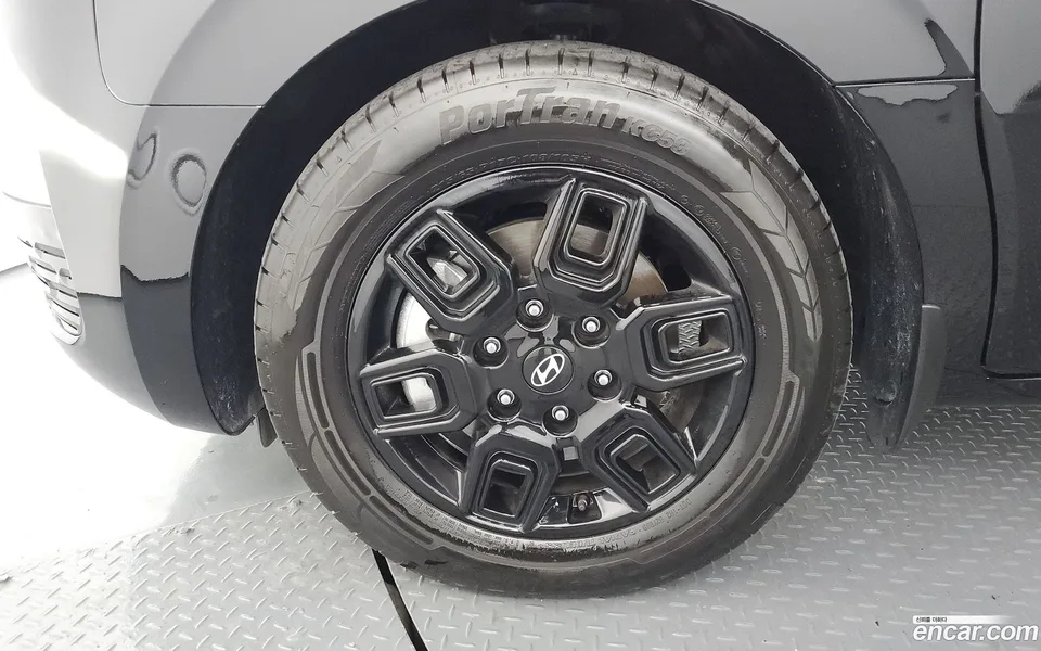 Hyundai Staria L3.5 3 2024 — миниатюра 2