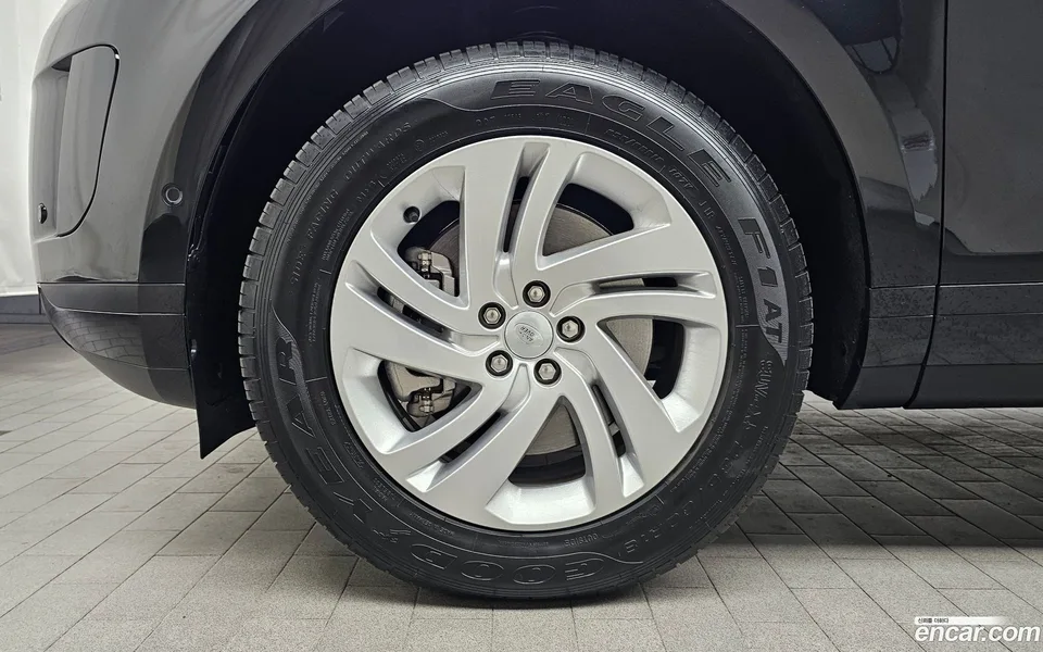 Land Rover Range Rover Evoque P250 S 2025 — миниатюра 2