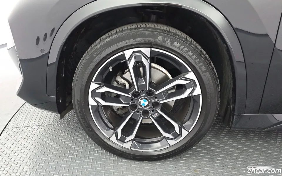 BMW X1 xDrive 20i M 2023 — миниатюра 2