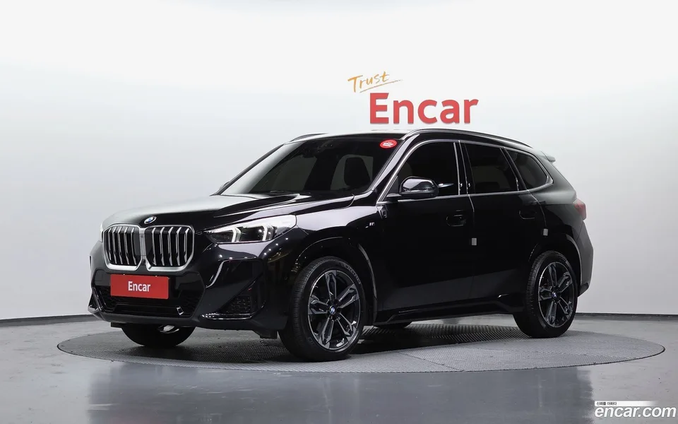 BMW X1 xDrive 20i M 2023 — фото 1, купить с доставкой в Москву