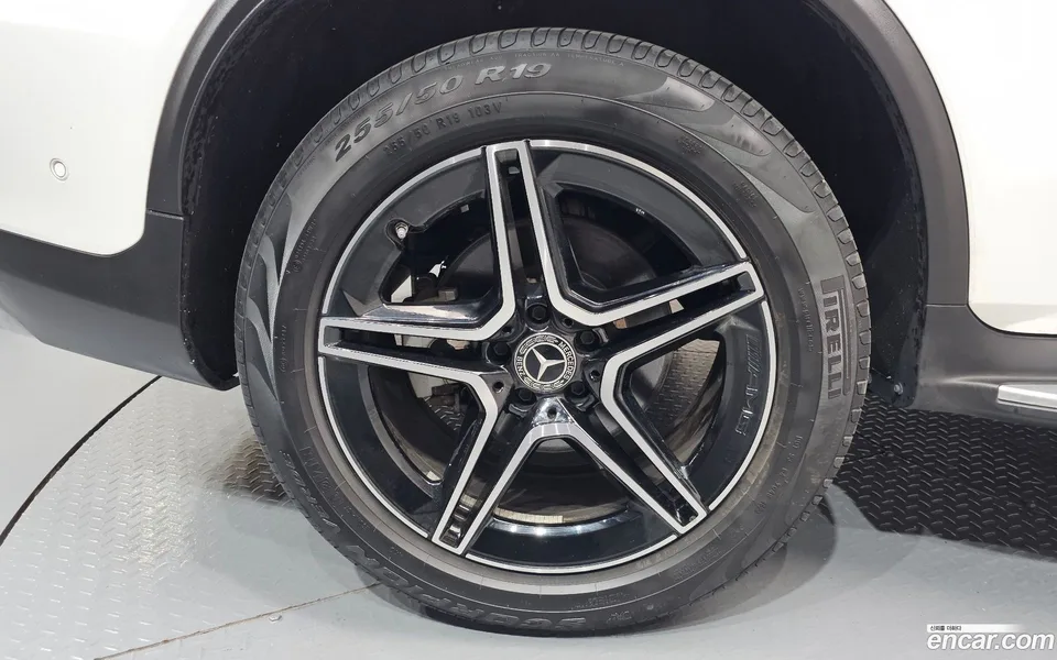 Mercedes-Benz GLC-Class GLC300 4MATIC 2023 — миниатюра 2
