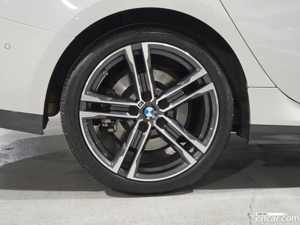 BMW 2 Series Gran Coupe 220i M 2024 — миниатюра 2