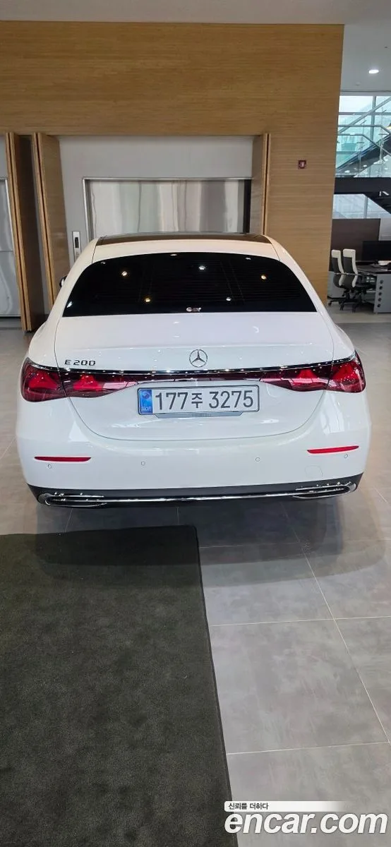 Mercedes-Benz E-Class E200 2026 — миниатюра 2