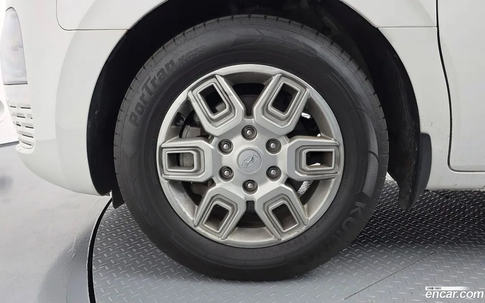 Hyundai Staria 3 2023 — миниатюра 2