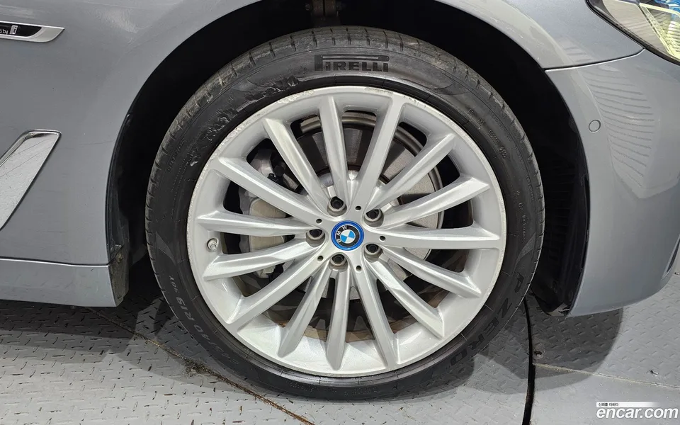 BMW 5 Series 530e 2022 — миниатюра 2
