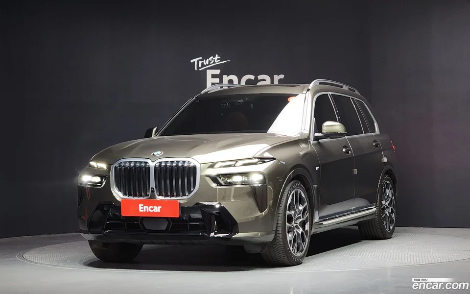 BMW X7 xDrive 40i M 6 2025 — фото 1, купить с доставкой в Москву
