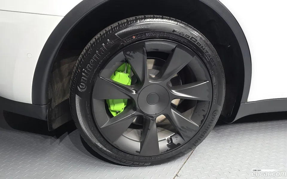 Tesla Model Y AWD 2022 — миниатюра 2