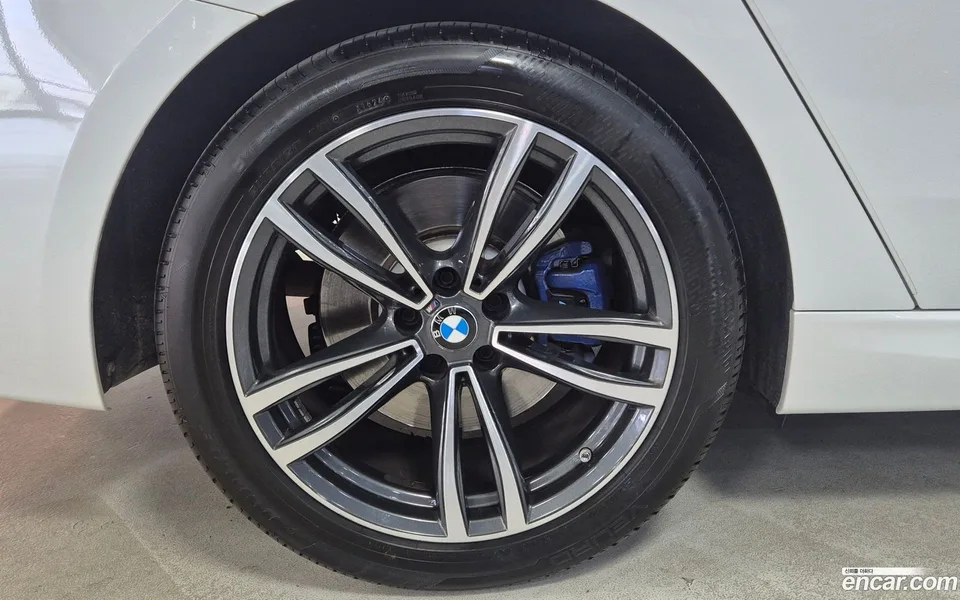 BMW 6 Series GT 620d xDrive M 2023 — миниатюра 2