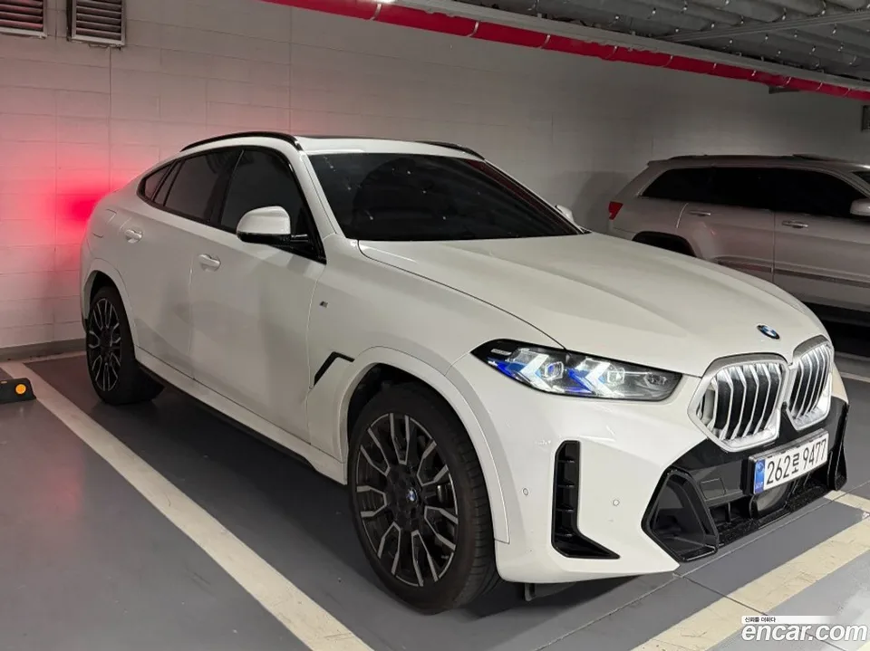 BMW X6 xDrive40i M 2025 — фото 1, купить с доставкой в Москву