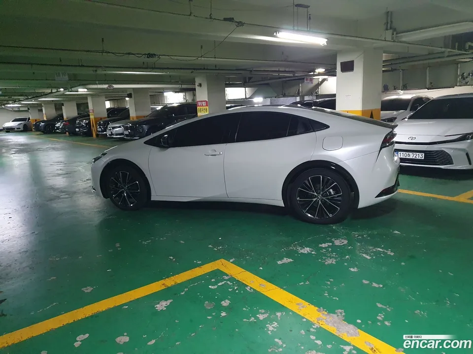 Toyota Prius 2.0 XLE 2024 — миниатюра 4