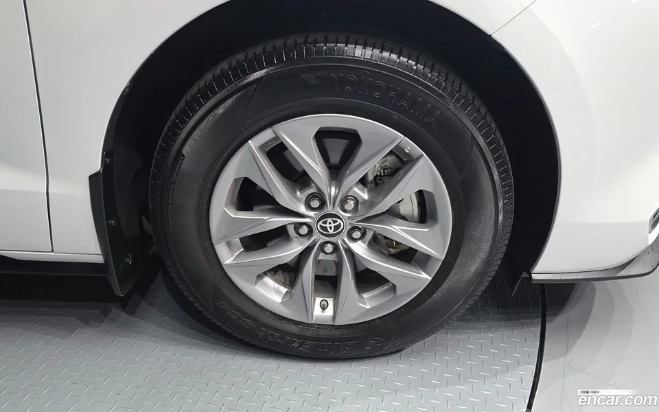 Toyota Sienna 2.5 AWD 2024 — миниатюра 5
