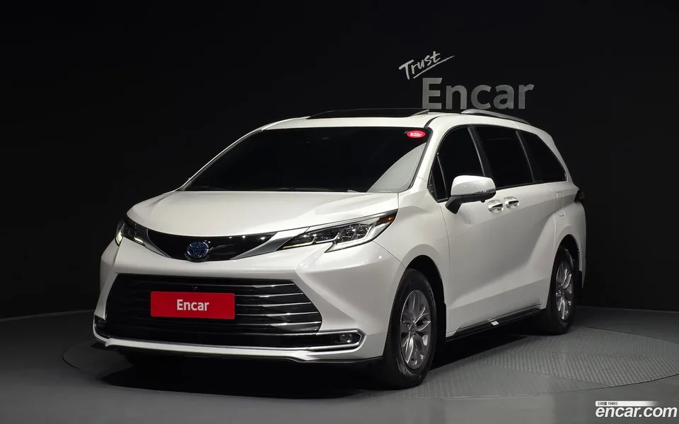 Toyota Sienna 2.5 AWD 2024 — фото 1, купить с доставкой в Москву