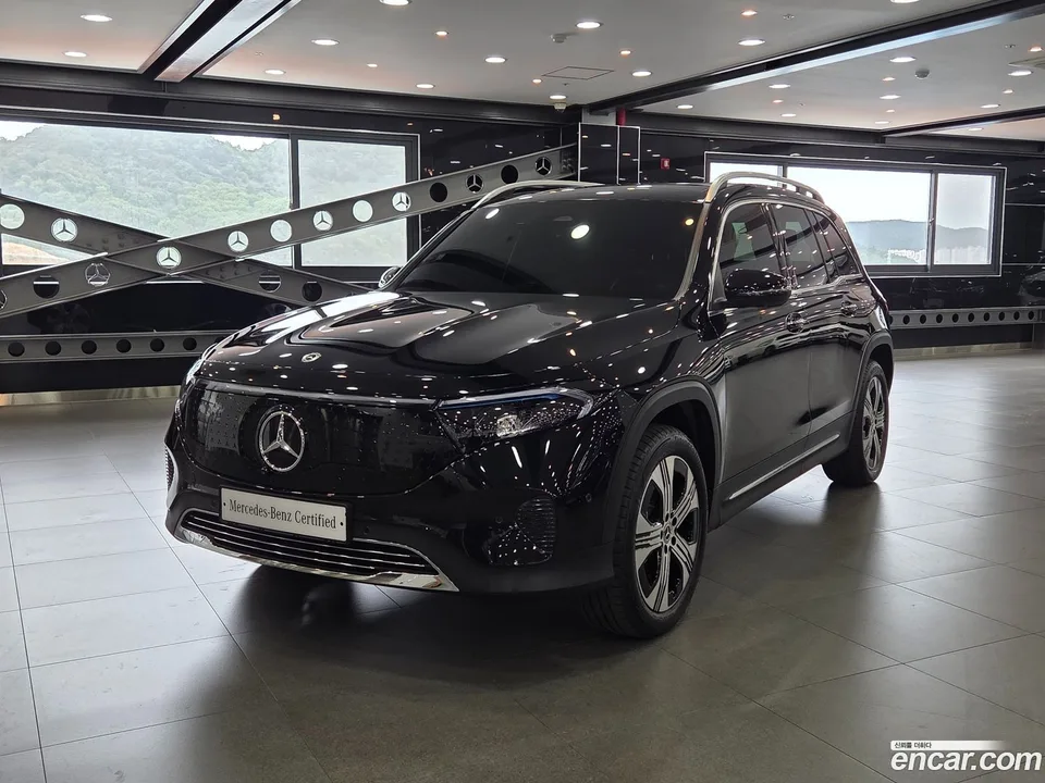 Mercedes-Benz EQB EQB300 4MATIC 2025 — фото 1, купить с доставкой в Москву