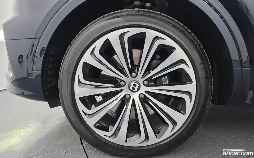 Bentley Bentayga 4.0 V8 EWB 2025 — миниатюра 2