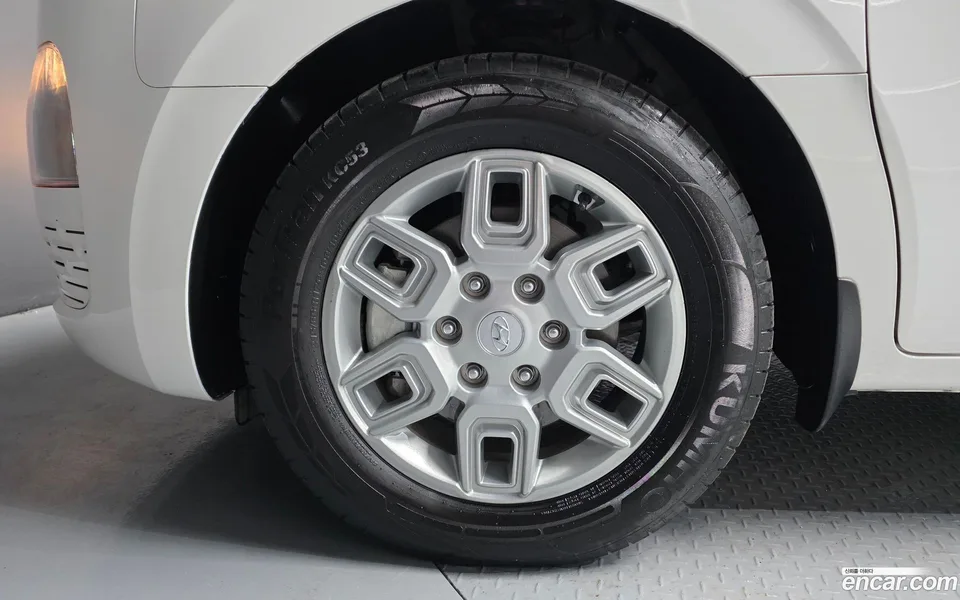 Hyundai Staria 5 2023 — миниатюра 2