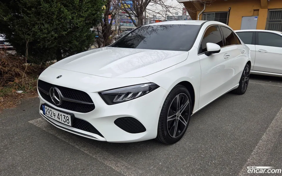 Mercedes-Benz A-Class A220 2023 — фото 1, купить с доставкой в Москву