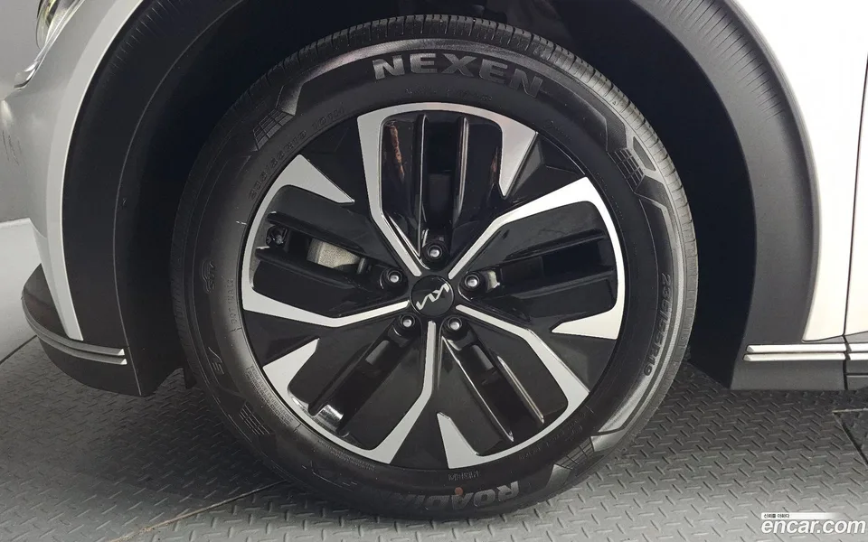 Kia EV6 4WD 2022 — миниатюра 2