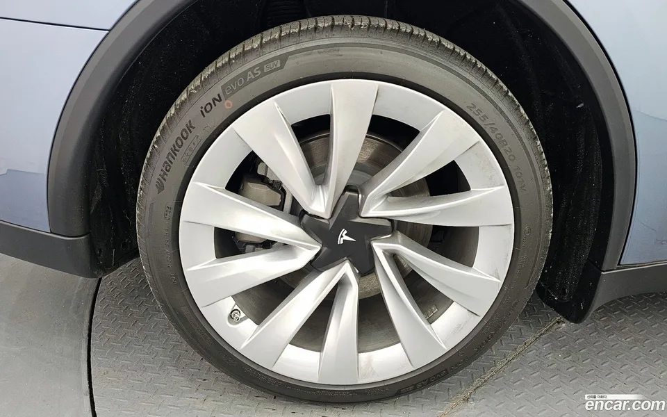 Tesla Model Y AWD 2025 — миниатюра 5