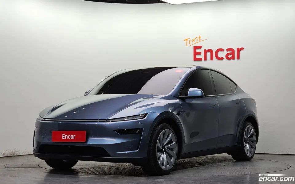 Tesla Model Y AWD 2025 — фото 1, купить с доставкой в Москву