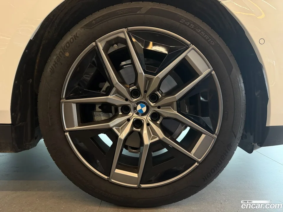 BMW 5 Series 520i 2025 — миниатюра 2