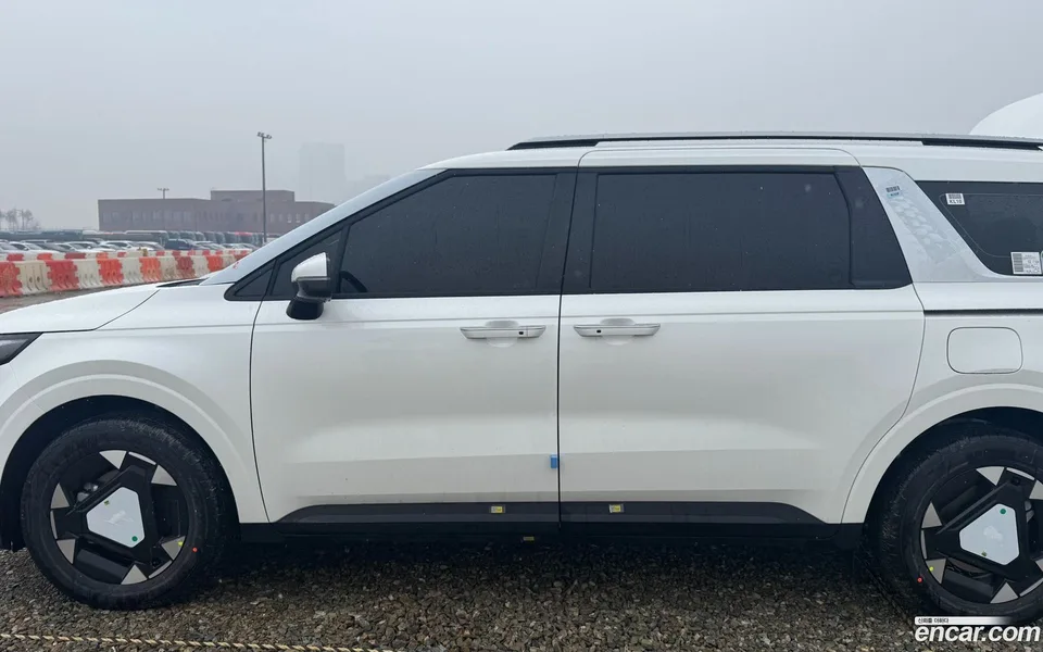 Kia Carnival HEV 9 2026 — миниатюра 3