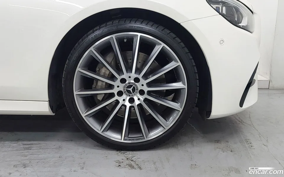 Mercedes-Benz E-Class E350 4MATIC AMG Line 2022 — миниатюра 5