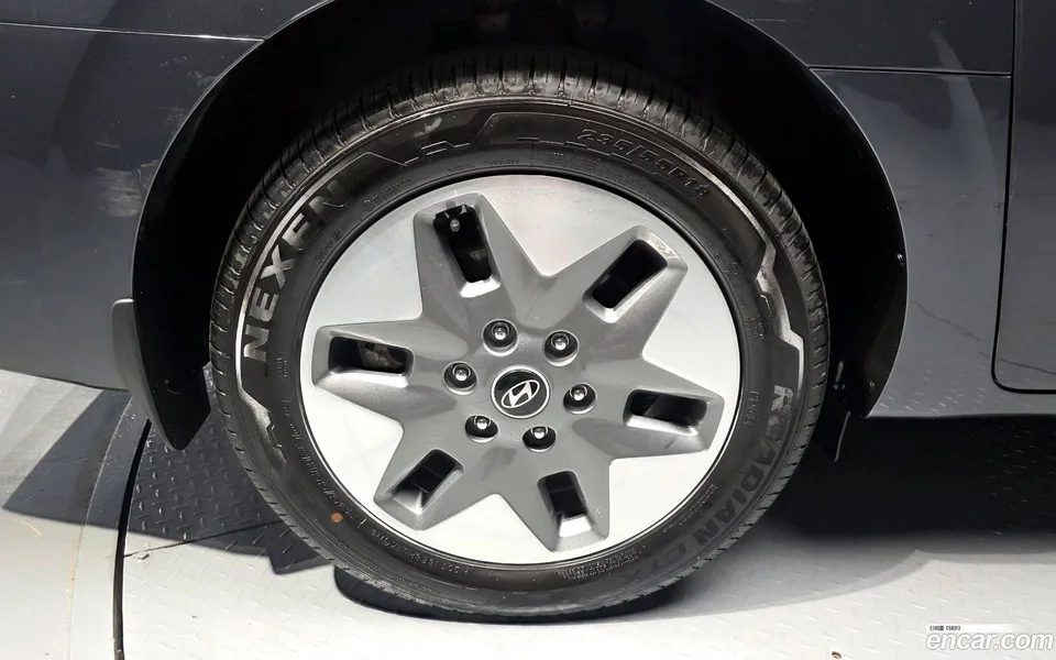 Hyundai Staria 4WD 9 2024 — миниатюра 2