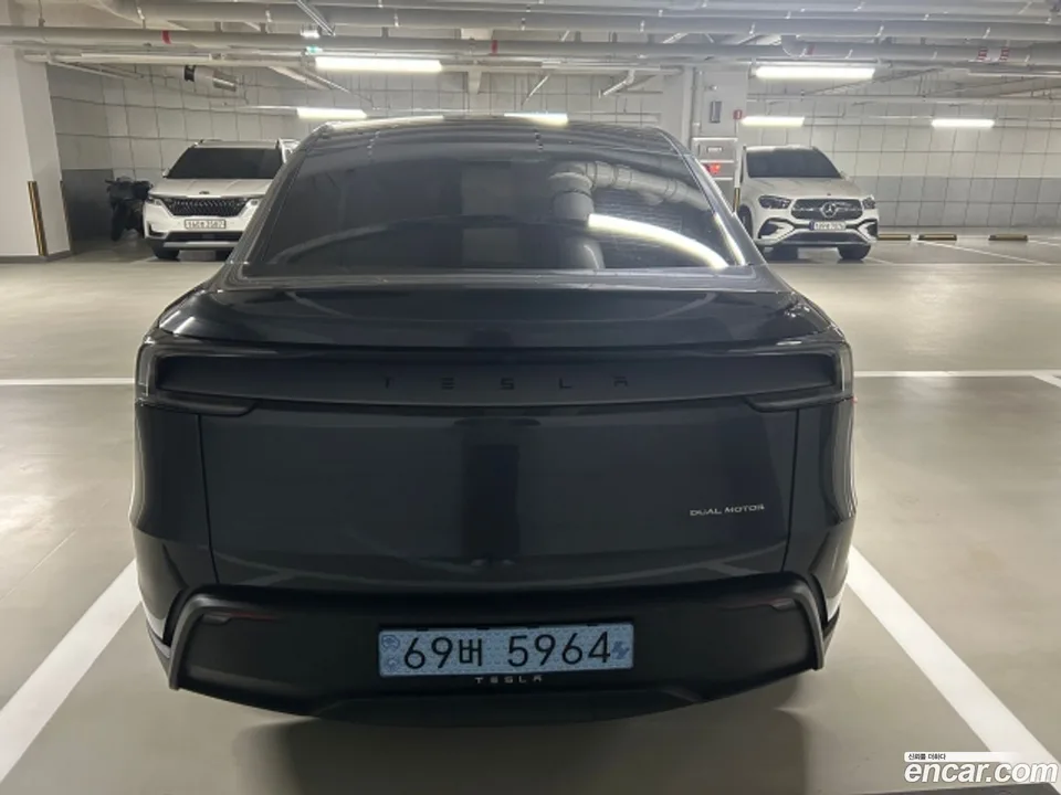 Tesla Model Y AWD 2025 — миниатюра 2