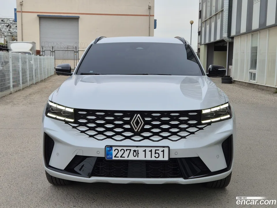 Renault Samsung Grand Koleos 1.5 E-TECH 2WD 2025 — фото 1, купить с доставкой в Москву