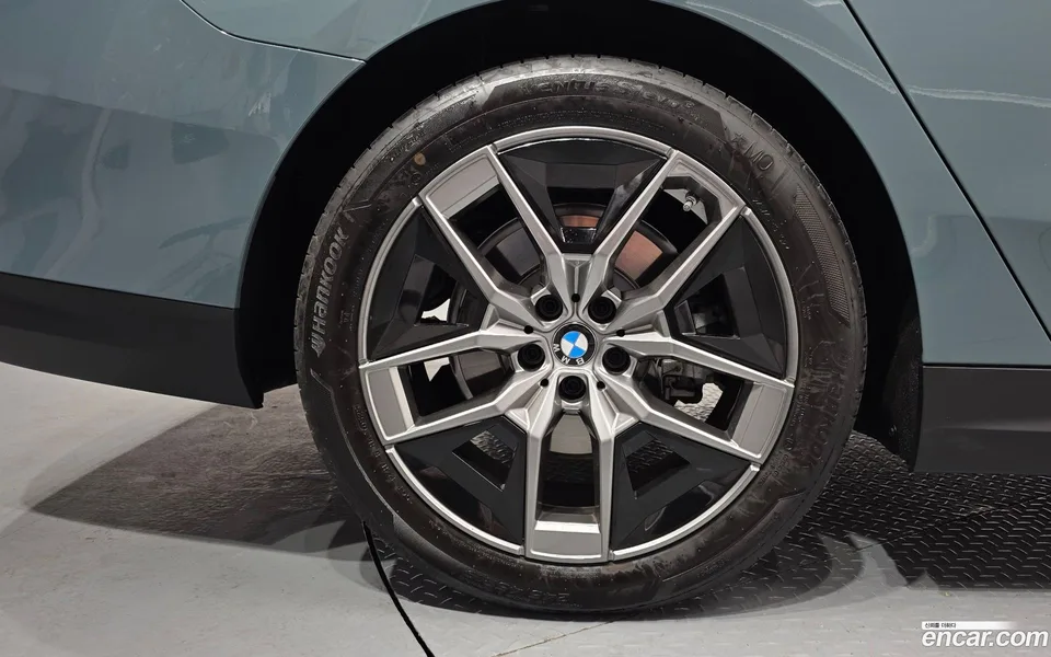 BMW 5 Series 520i 2025 — миниатюра 2