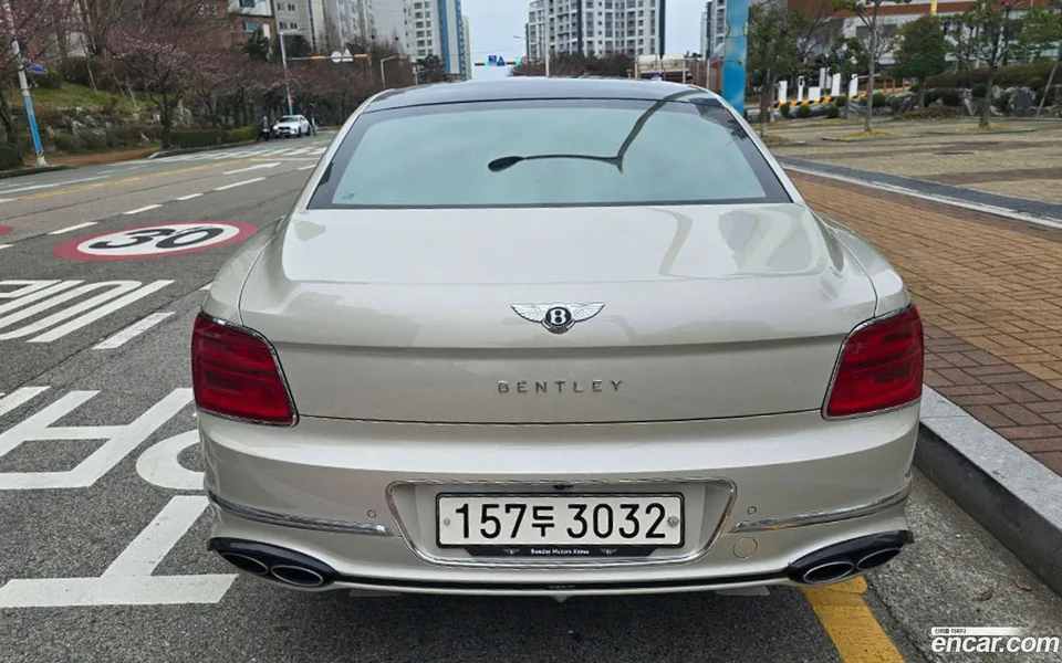 Bentley Flying Spur 4.0 S 2022 — миниатюра 5