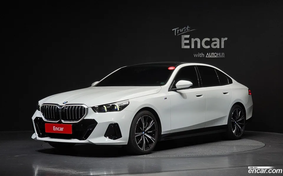 BMW 5 Series 530i xDrive M 2024 — фото 1, купить с доставкой в Москву