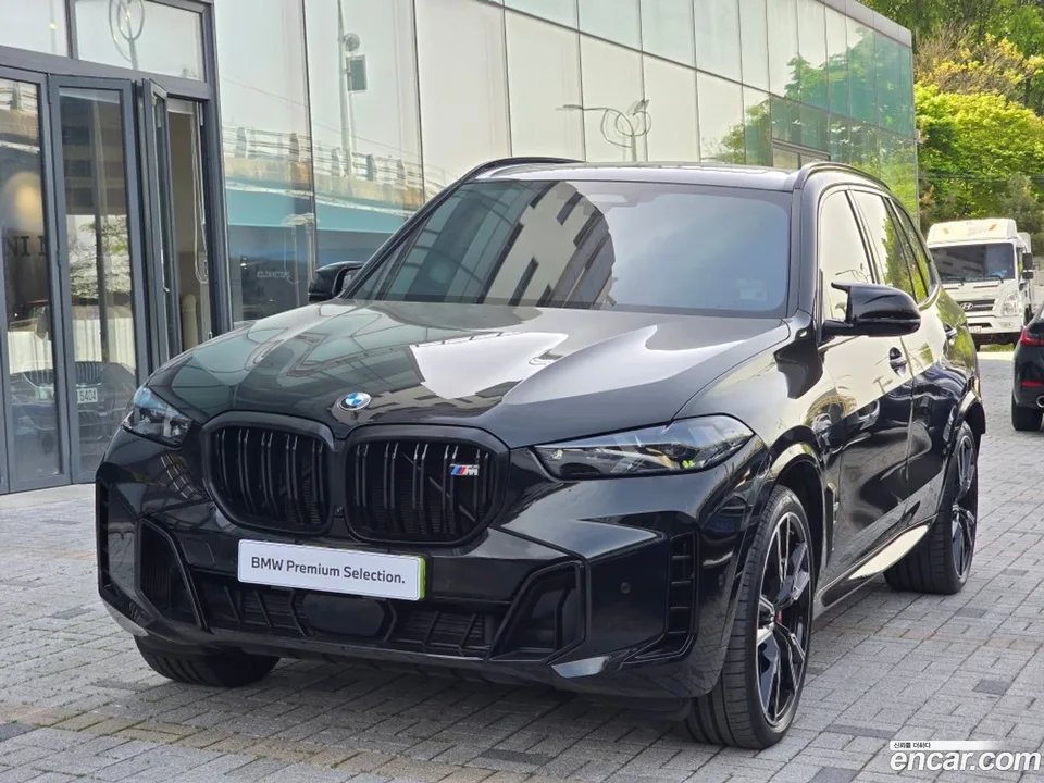 BMW X5 M60i 2024 — фото 1, купить с доставкой в Москву