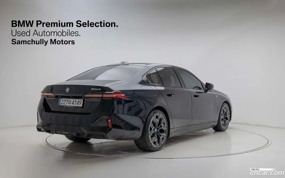 BMW 5 Series 530e M 2025 — миниатюра 2