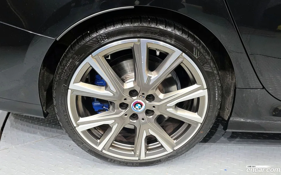 BMW 2 Series Gran Coupe M235i xDrive 2023 — thumbnail 5