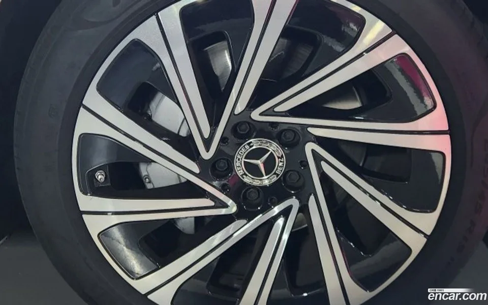 Mercedes-Benz E-Class E300 4MATIC 2025 — миниатюра 5