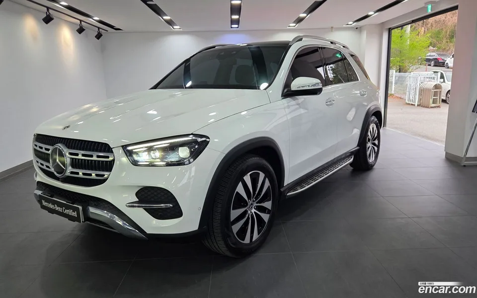 Mercedes-Benz GLE-Class GLE300d 4MATIC 2023 — фото 1, купить с доставкой в Москву