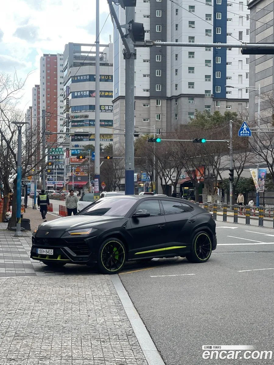 Lamborghini Urus 4.0 V8 2022 — фото 1, купить с доставкой в Москву