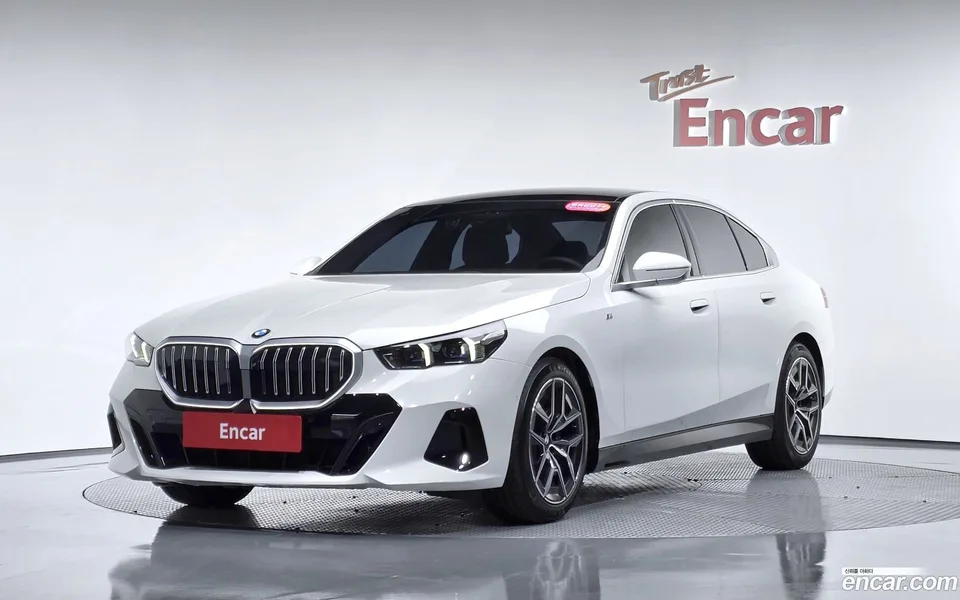 BMW 5 Series 520i M 2024 — фото 1, купить с доставкой в Москву