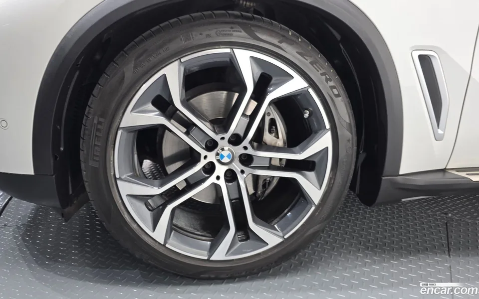 BMW X5 xDrive 30d xLine 2022 — миниатюра 2