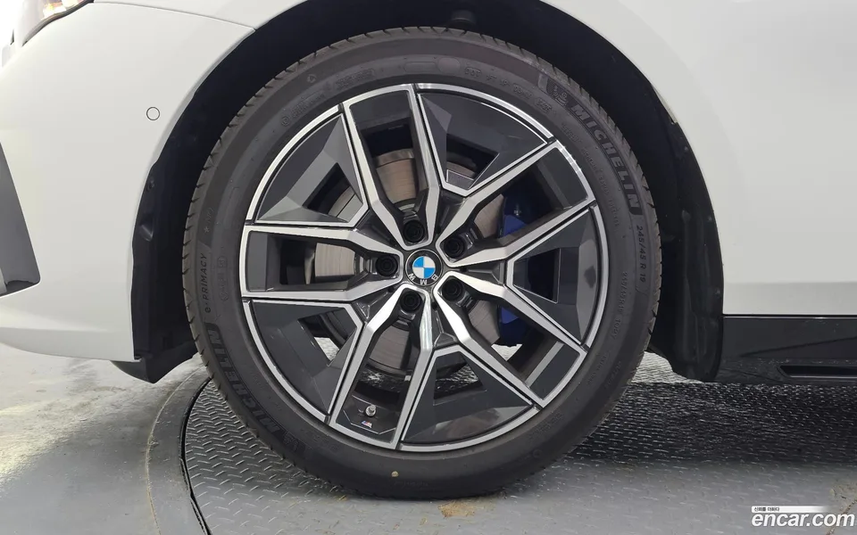 BMW 5 Series 520i M 2026 — миниатюра 2